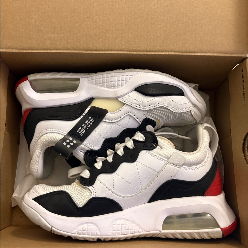 Jordan MA2 Women's Shoes - White and University Red